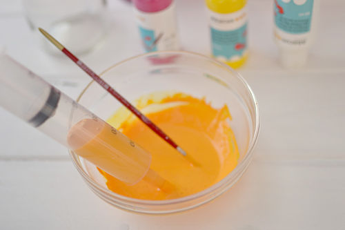 diy_pintar_botellas_tarros_floreros_color_blog_ana_pla_interiorismo_decoracion_3