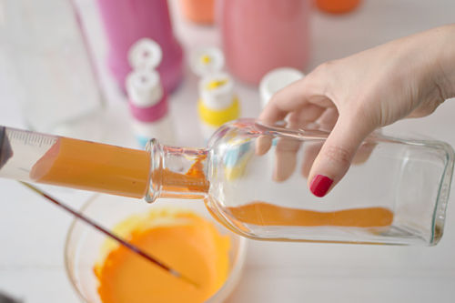 diy_pintar_botellas_tarros_floreros_color_blog_ana_pla_interiorismo_decoracion_4
