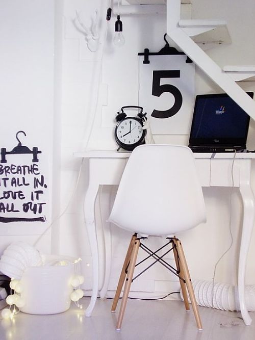 rincones_con_encanto_hueco_debajo_escalera_trabajo_leer_blog_ana_pla_interiorismo_decoracion_3
